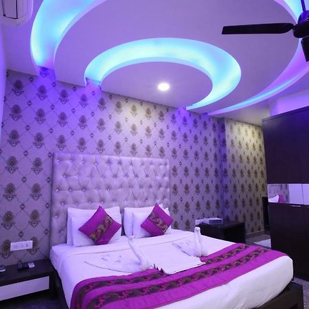 Hotel Surya International Delhi  Eksteriør billede